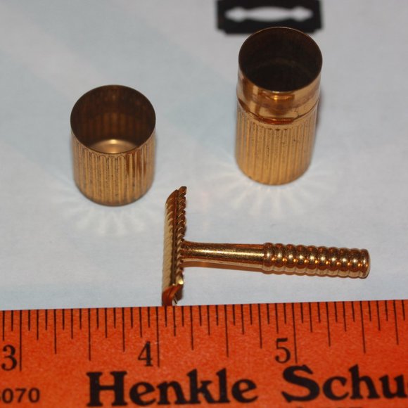 Vintage Miss Evans Little Shaver Miniature Razor in Lipstick Case - Picture 3 of 4